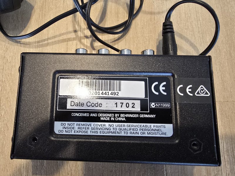Behringer Micro Phono Preamp PP400 Carousel 3