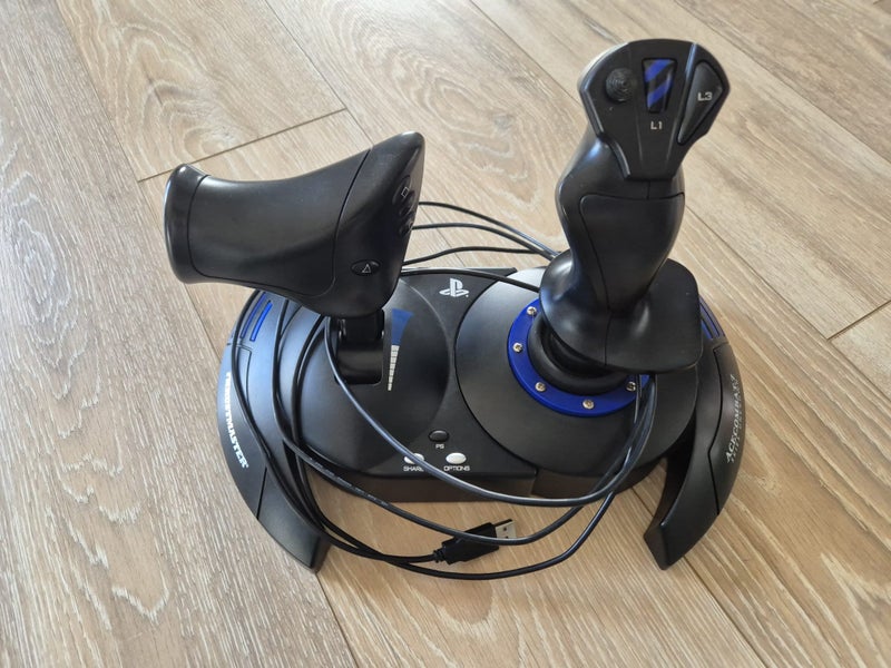 Thrustmaster T Flight HOTAS 4 Carousel 1