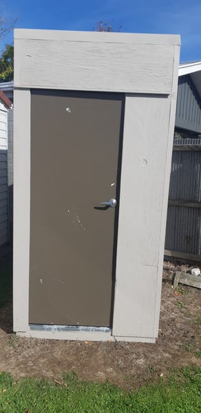 Temporary flush toilet for building site Carousel 1