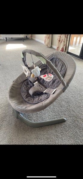 Nuna leaf grow with toy bar Carousel 2