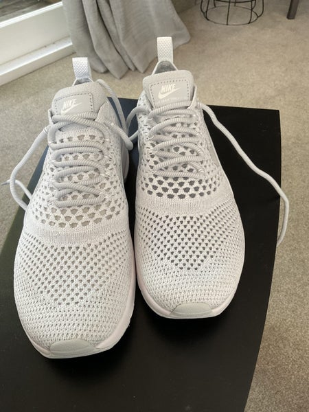Never worn Nike flyknit casual trainers Carousel 2