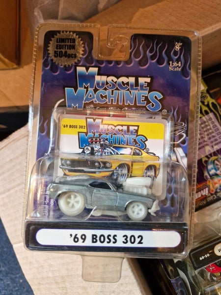 BOSS 302 Carousel 1