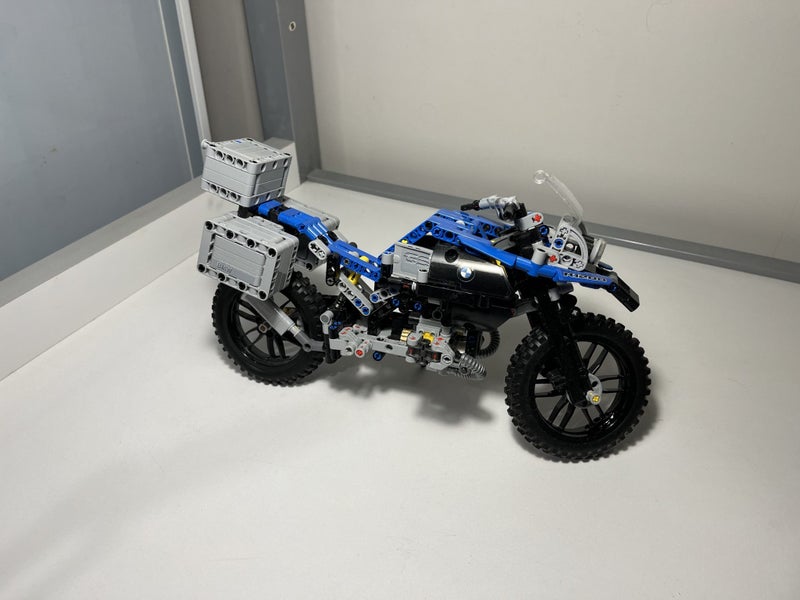 Lego 42063 BMW R 1200 GS Adventure Carousel 2