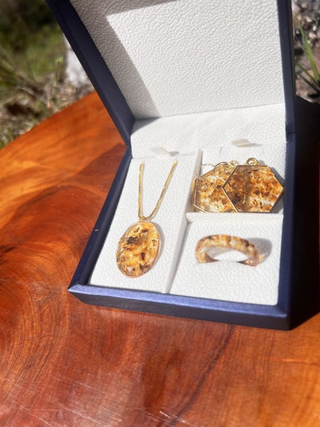 Beautiful kauri gum jewelry combo Carousel 2
