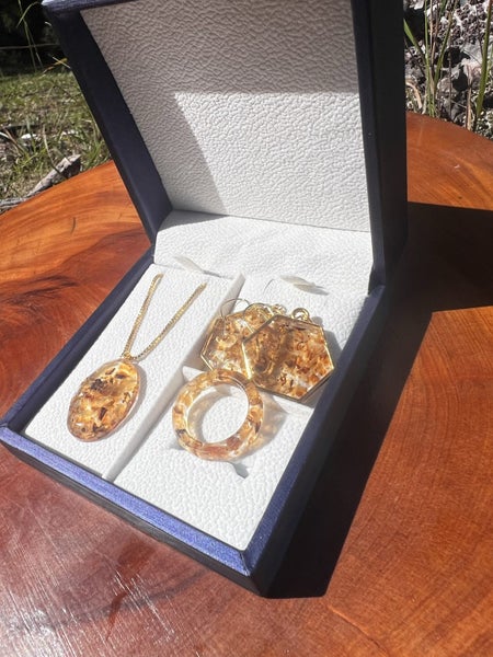 Beautiful kauri gum jewelry combo Carousel 6