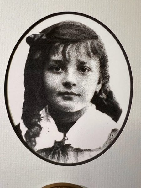 WW1 REMEMBRANCE PLAQUE TO YVONNE VIESLET - HEROIN OF FRANCE Carousel 2
