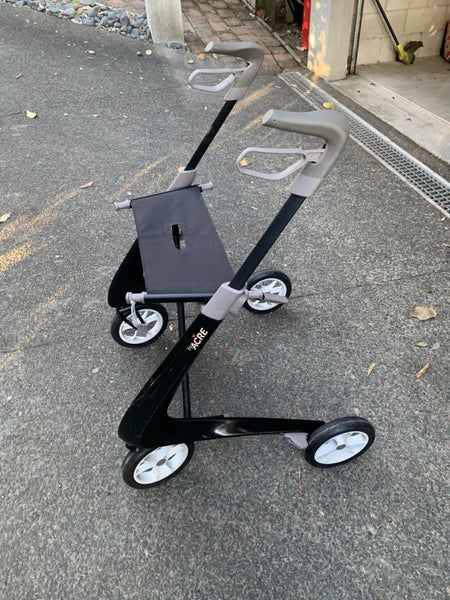 Carbon fibre walker Carousel 1