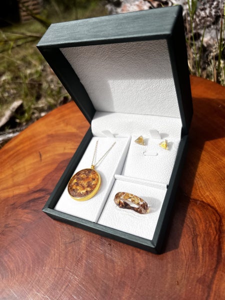 Stunning kauri gum jewelry combo Carousel 1