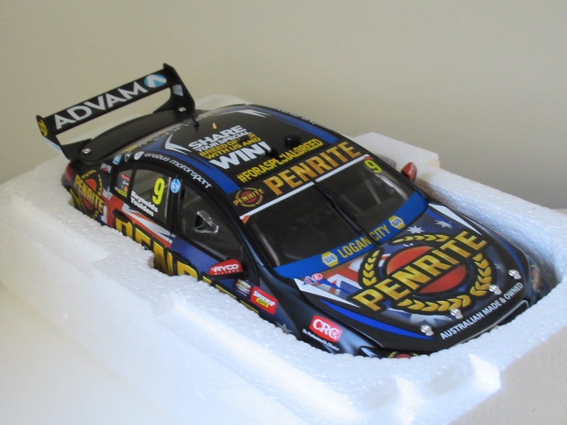1:18 2017 BATHURST WINNER VF COMMODORE REYNOLDS / YOULDEN Carousel 1