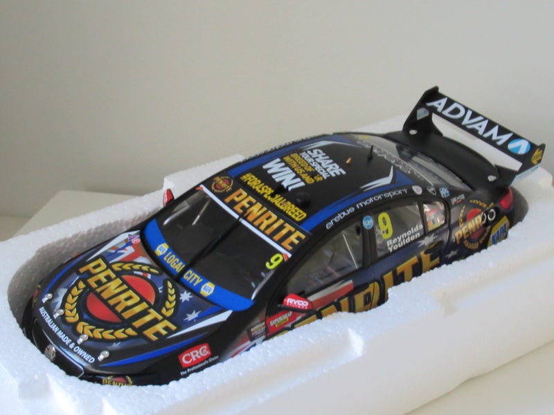 1:18 2017 BATHURST WINNER VF COMMODORE REYNOLDS / YOULDEN Carousel 2