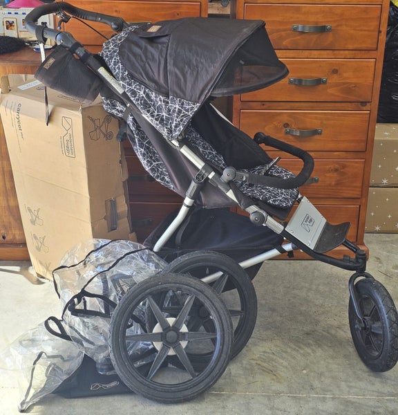 Mountain Buggy With Carrycot Plus and Storm Cover Carousel 1