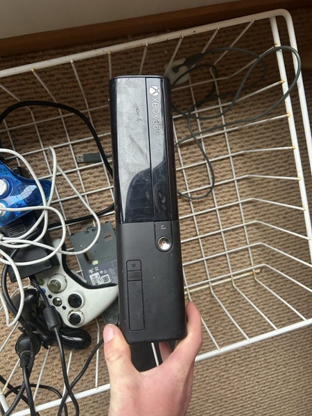 Xbox 360 console with games Carousel 3