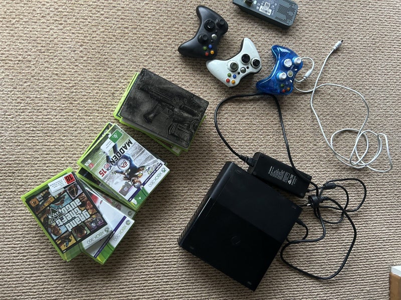 Xbox 360 console with games Carousel 2