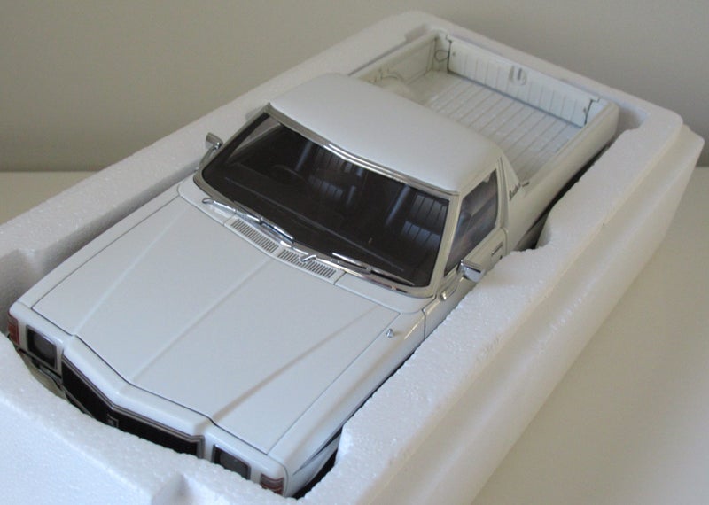 1:18 HOLDEN HJ SANDMAN UTILITY COTILLION WHITE Carousel 1