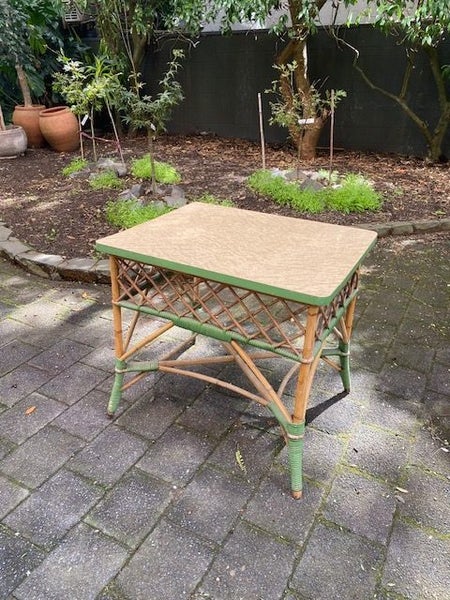 Cane table Carousel 2