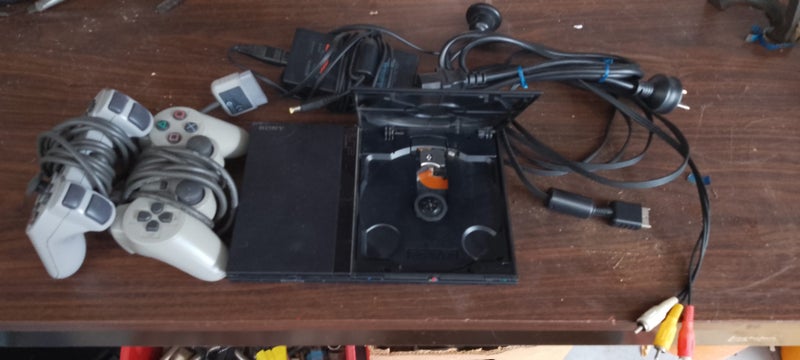 Ps2 console a controllers Carousel 2