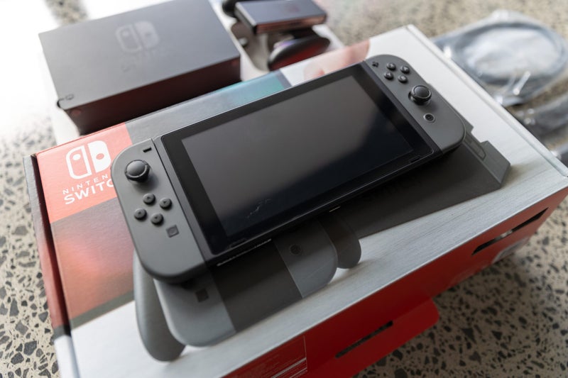 Nintendo Switch - Mint & Complete + Case Carousel 1