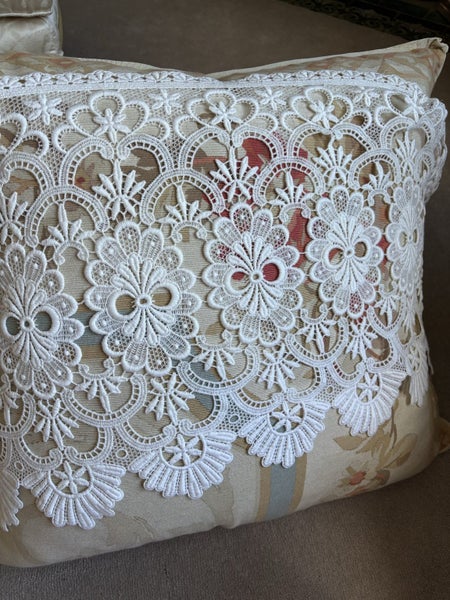 Embroidered cotton lace panel - 180 cm x 42 cm Carousel 2