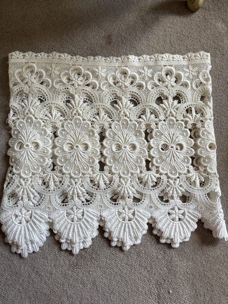 Embroidered cotton lace panel - 180 cm x 42 cm Carousel 1