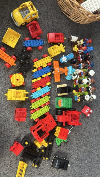 8/9 kg of duplo Lego Carousel 1