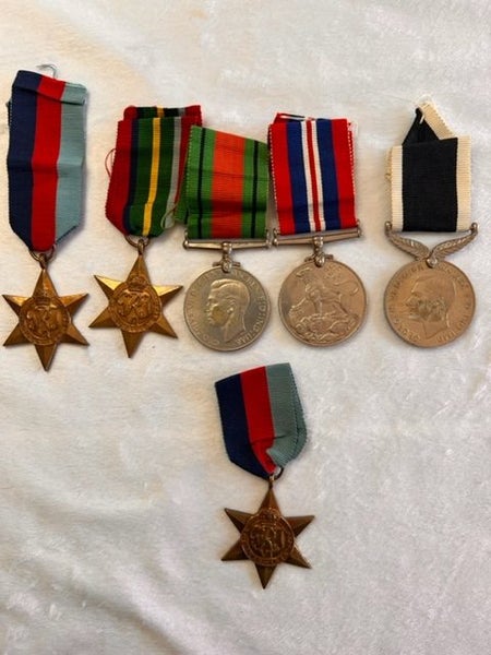 WW2 MEDAL GROUPS TO TWO BROTHERS 2ND N.Z.E.F. Carousel 1