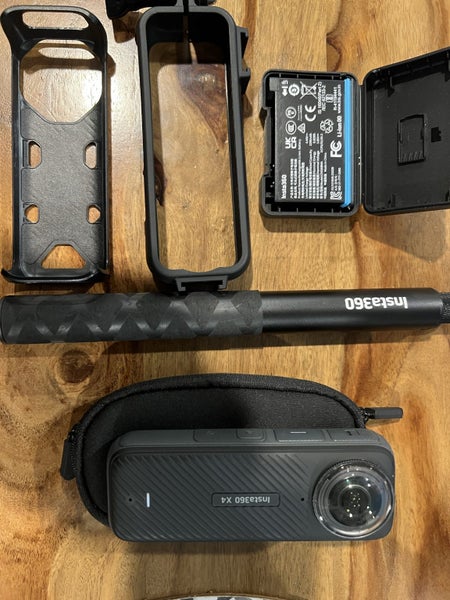 Insta360 X4 + Accessories | Extras Carousel 1