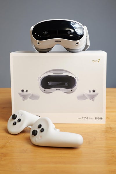 PICO 4 Ultra 256GB - VR and Mixed Reality Headset Carousel 2