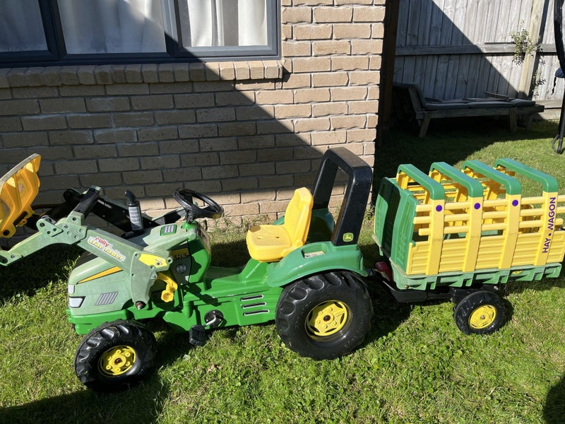 Sit on John Deere tractor and trailers Carousel 1