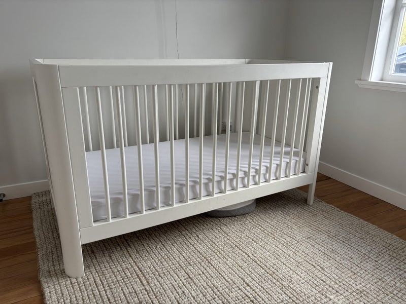 Troll Sun Cot + Pixie Mattress Carousel 2