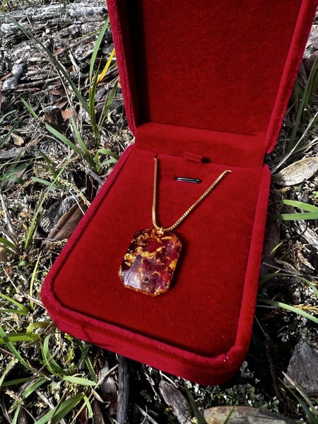 Beautiful Kauri gum necklace Carousel 1