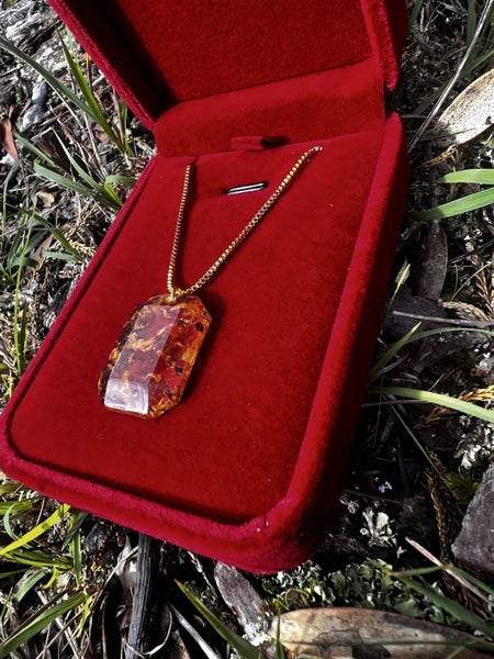 Beautiful Kauri gum necklace Carousel 2