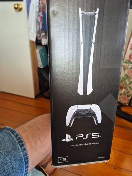 PS5 Digital console & controller Carousel 6