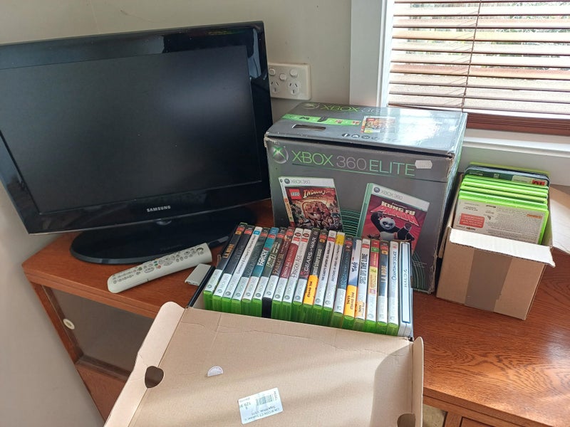 Xbox 360 Elite Bundle with 27 games and optional Samsung TV (21inch) Carousel 1