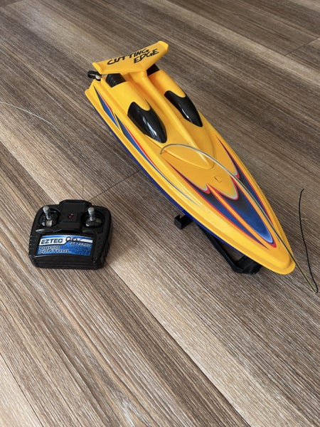 Cutting Edge Aztec Remote Controlled Boat Carousel 1