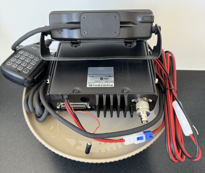 ICOM IC-F6063 UHF PRS RADIO Carousel 2