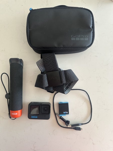 Go Pro Hero 10 and accessories Carousel 1