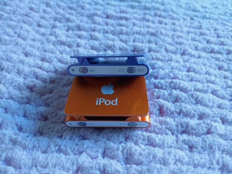 iPod shuffle x2 Carousel 4