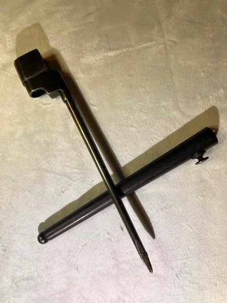 WW2 No.4 MK11 LEE ENFIELD SPIKED BAYONET WITH BLACK METAL SCABBARD - 2 Carousel 1