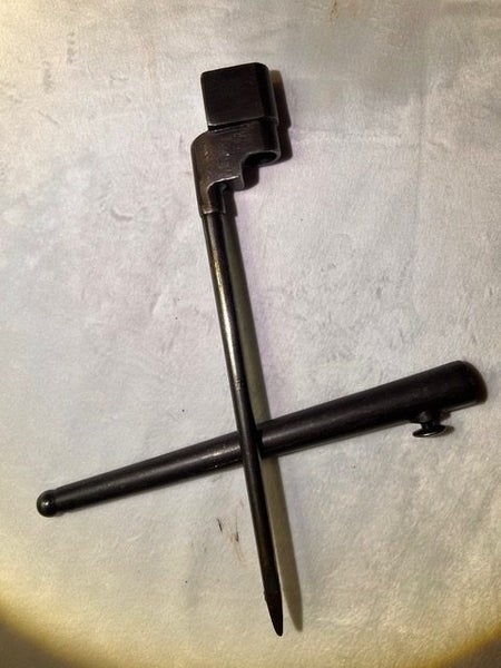WW2 No.4 MK11 LEE ENFIELD SPIKED BAYONET WITH BLACK METAL SCABBARD - 2 Carousel 2