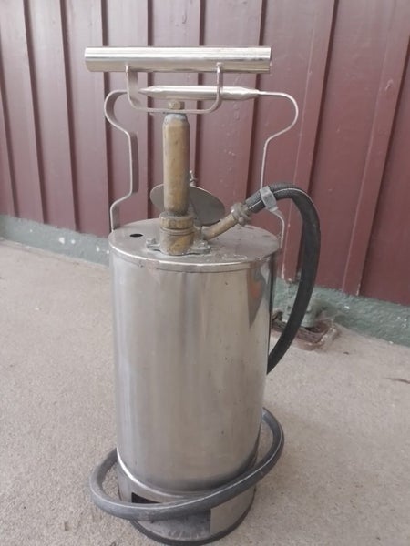 Bucket pump fire extinguisher, stirrup pump Carousel 2