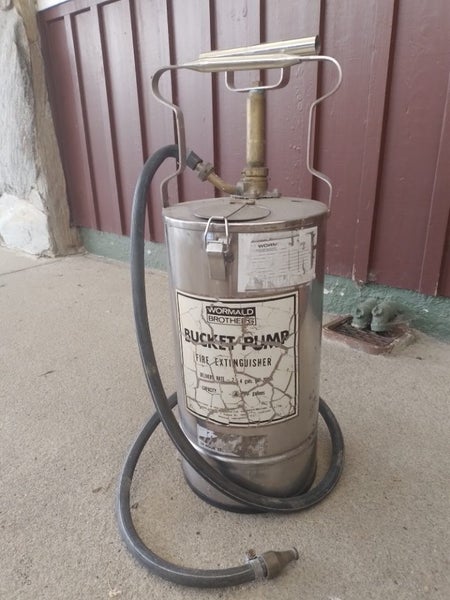 Bucket pump fire extinguisher, stirrup pump Carousel 1