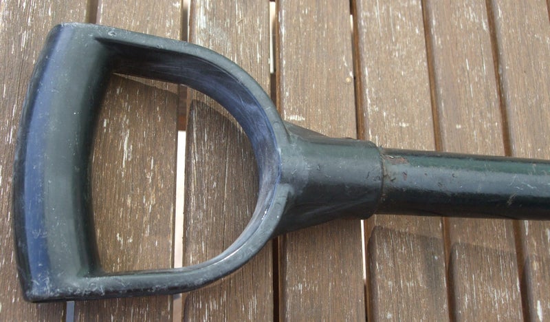 2 X *** " ALL STEEL " *** SPADES *** ( PLASTIC - HANDLES ) *** Carousel 12