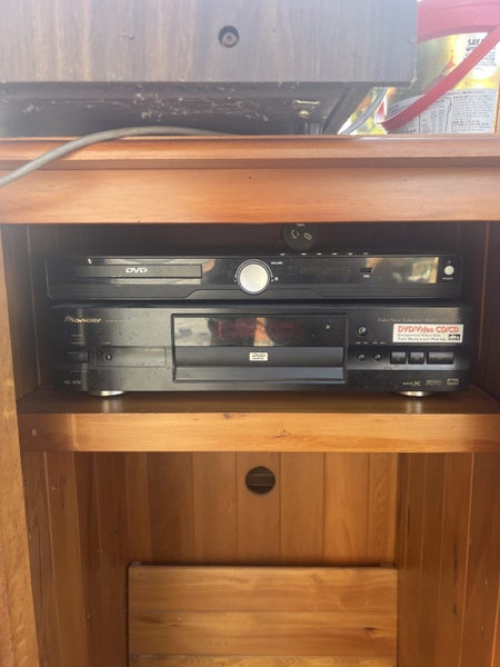 $1 Reserve Stereo Carousel 3