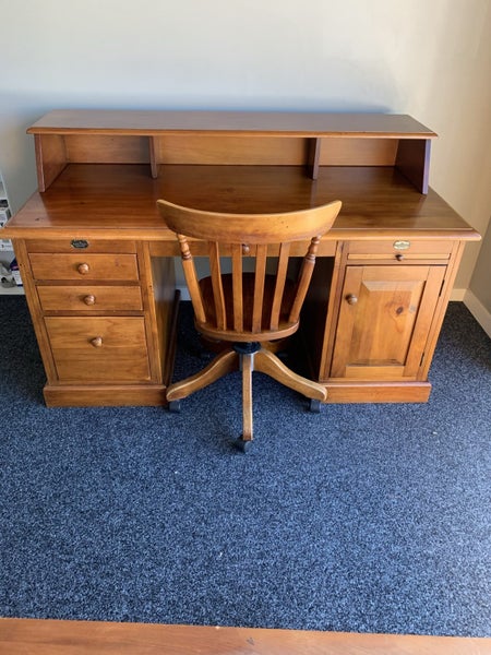 Office desk with matching chair Carousel 1