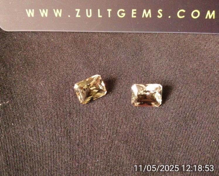 Rare in NZ Gems Zultanite® Kiwi Green Light Crystalline Authentic Card Cards Carousel 1