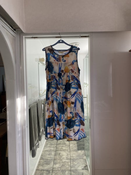 Gorman dress M Carousel 1