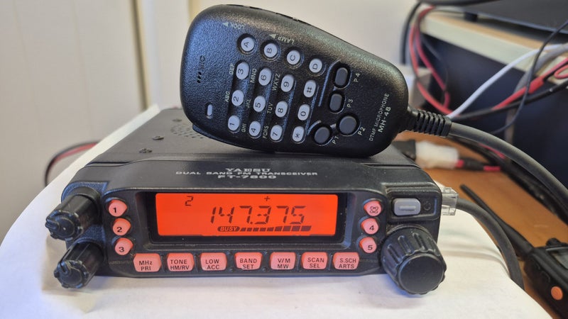 Radio Yaesu FT-7800R Dural Band FM Transceiver Carousel 1