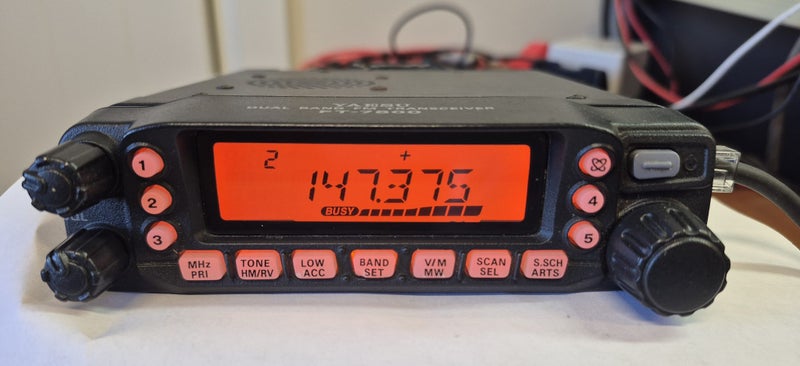 Radio Yaesu FT-7800R Dural Band FM Transceiver Carousel 2