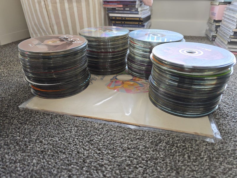 Bulk lot of CDs, approx 250+. Carousel 3