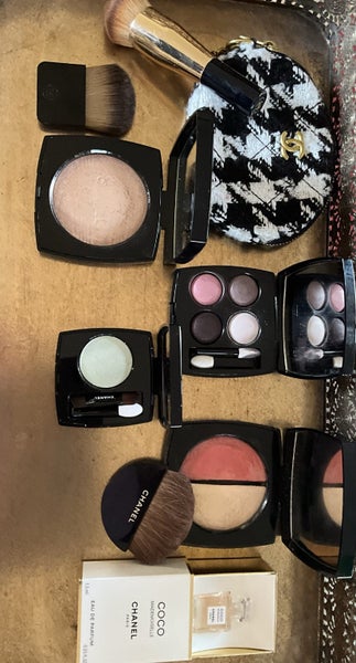 $1 Reserve Bulk Chanel Makeup with Black& White pouch Carousel 1